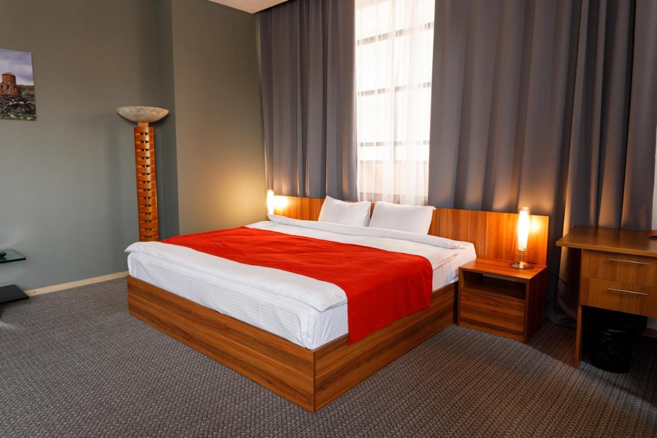 Moscow House Hotel Ереван Екстериор снимка